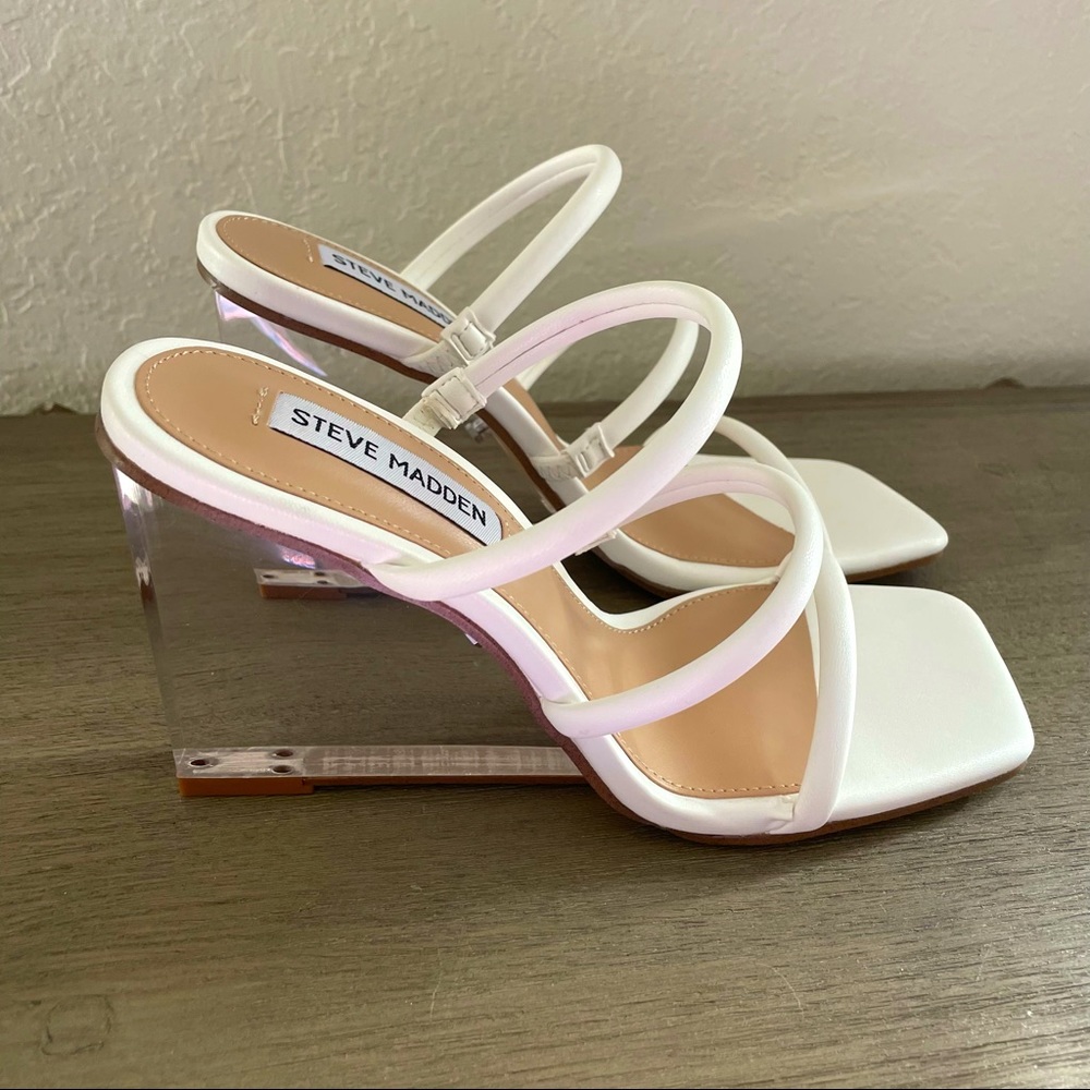 NIB Steve Madden Lunette White Strappy Clear Wedge Heels Sandals, Size 7